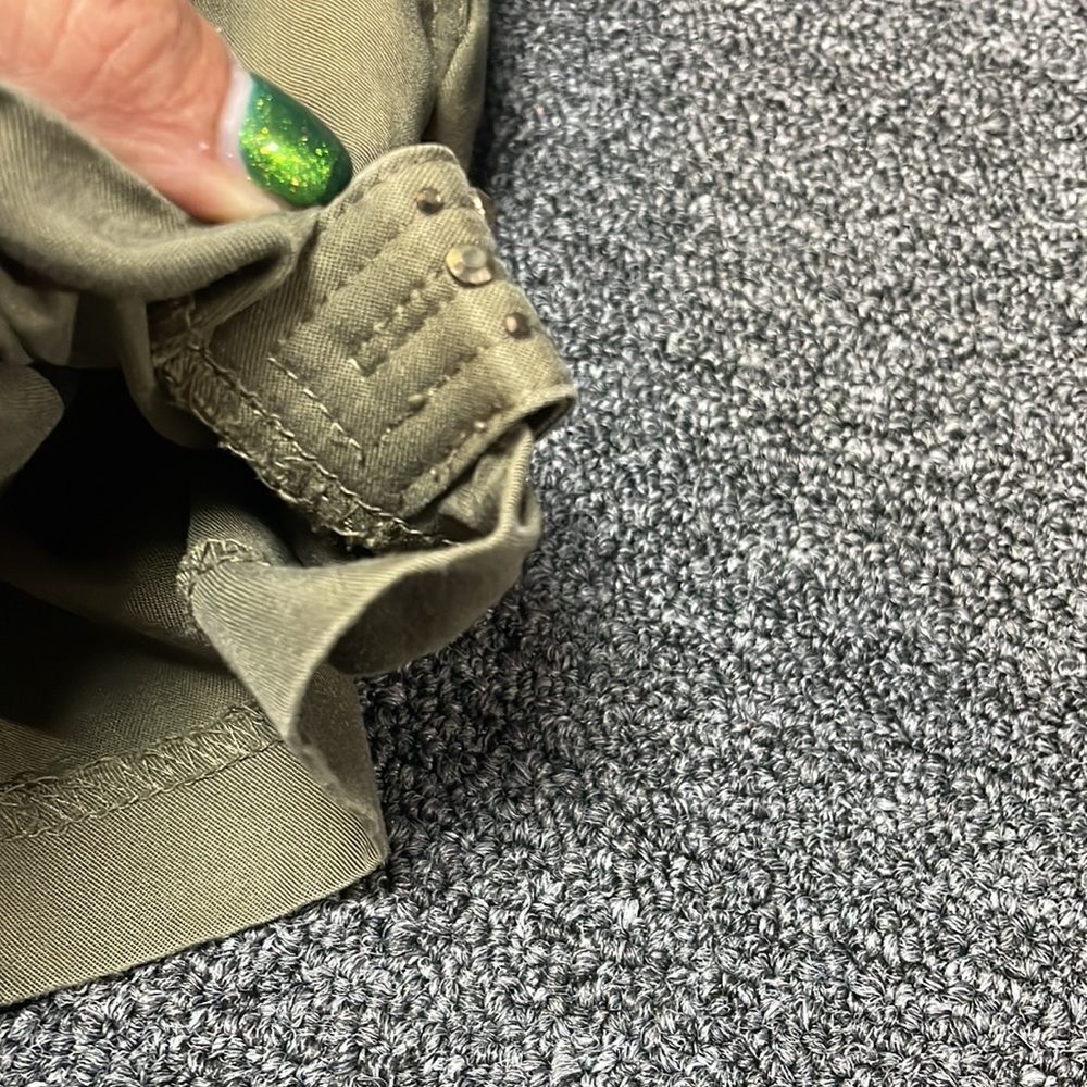 Cache khaki soft silk like shorts - Picture 3 of 10